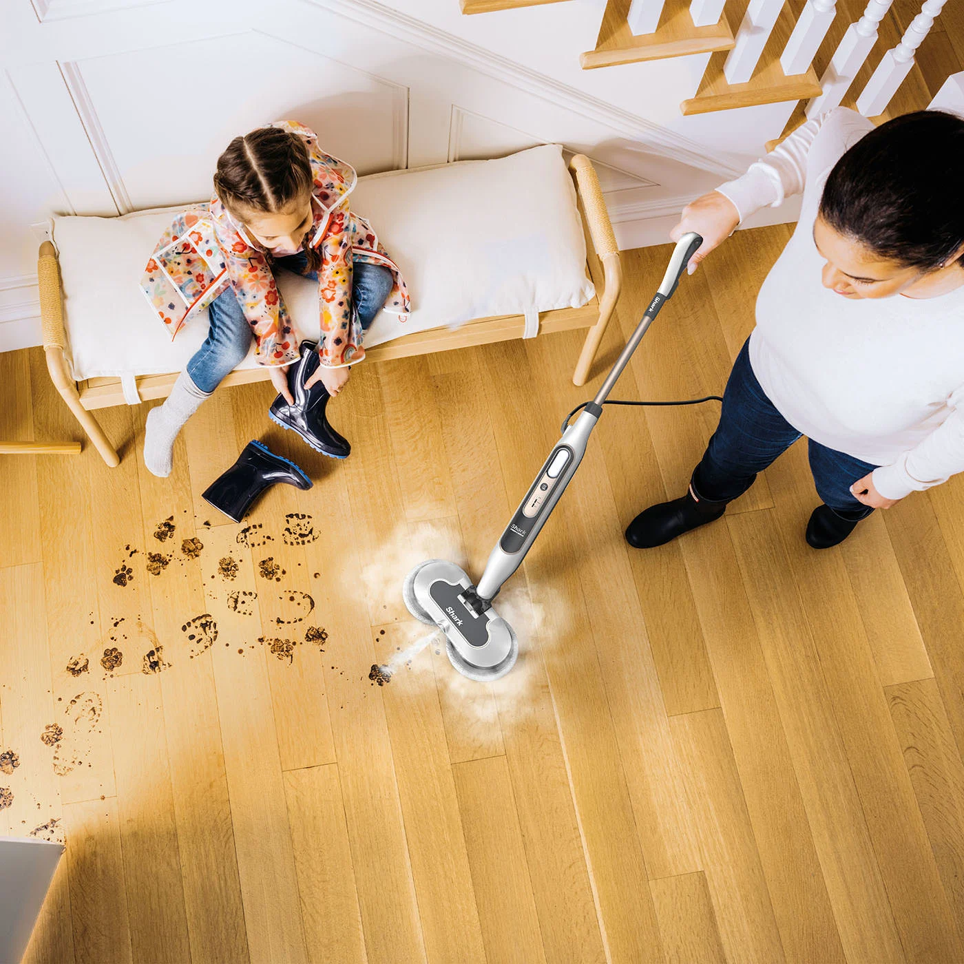 Shark-R-S8201-InUse-Entryway-MuddyBootPrints-Woman-Girl